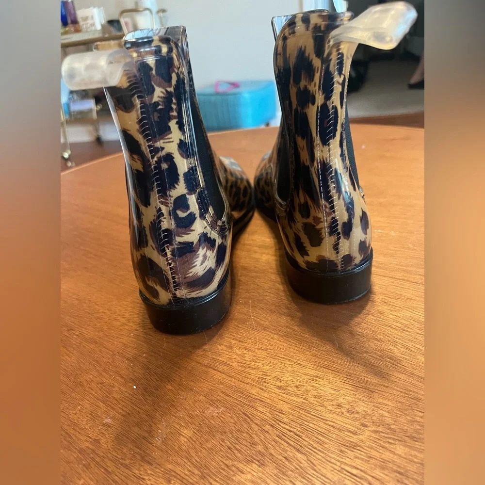 Sleek Brown and Black Ankle Boots with Leopard Print - Picture 3 of 7